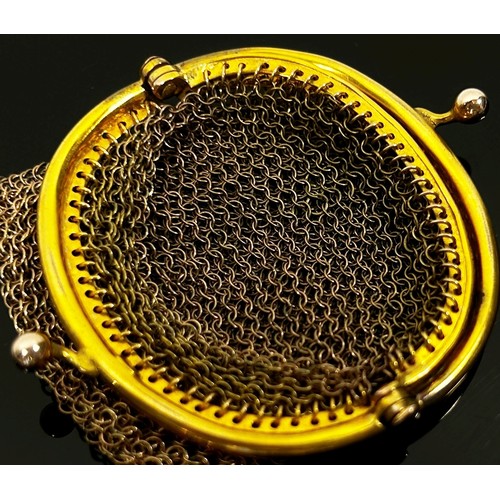 292 - A small antique 9ct yellow gold chainwork coin purse, stamped to clasp border, 21g, 6 x 5cm.