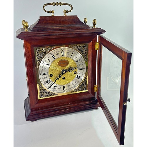 343 - A good quality reproduction oak cased bracket clock of shallow proportions in the Georgian style, wi... 