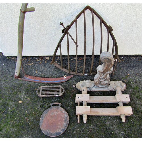 1545 - Iron hay manger, cast iron griddle and small burner and a scythe, together with a carved wood bracke... 