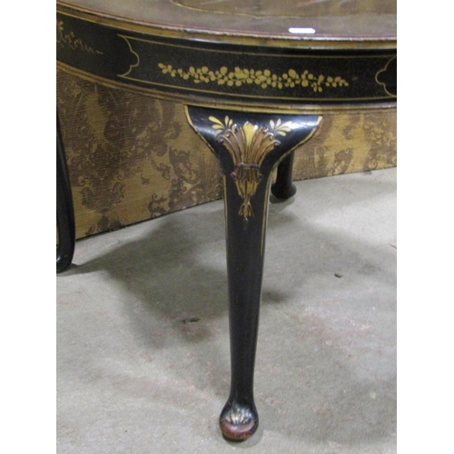 1163 - A 1920s occasional table of circular form raised on cabriole support, with chinoiserie decoration, 5... 