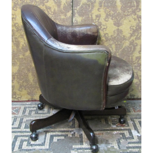 1306 - A vintage style swivel office desk chair