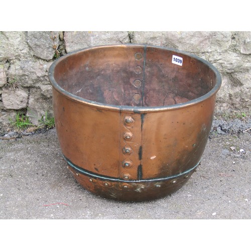 1039 - Small heavy gauge copper cauldron with rolled rim and pop rivetted seams, 29cm high x 42 diameter