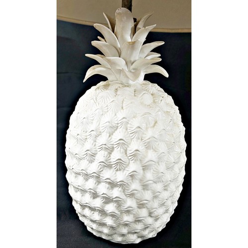 118 - A single decorative Italian ceramic table lamp in the form of a pineapple, 30cm high (excluding moun... 