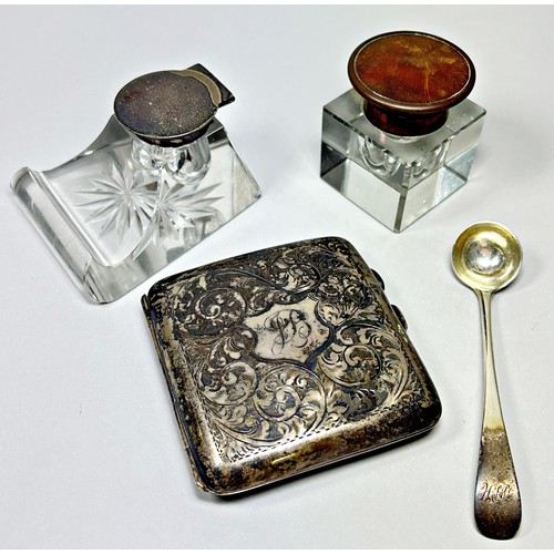 311 - A silver cigarette case with floral engravings, a small sauce spoon, a glass inkwell with silver cap... 