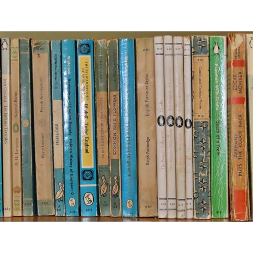 701 - An extensive collection of Penguin and Pelican paperbacks (approx 300)