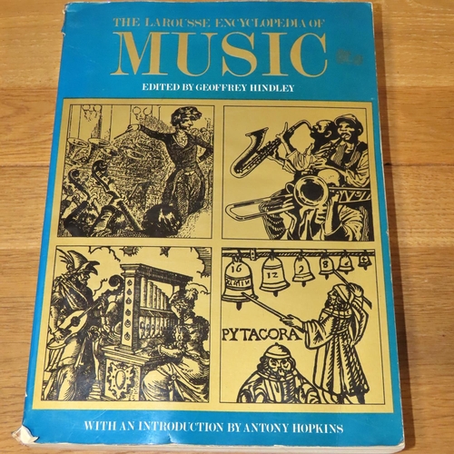 750 - A collection of mixed books, themes to include art, music, history (26)