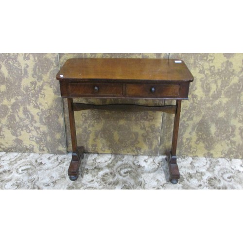 1289 - A small 19th century mahogany side/sofa table fitted with two real and two dummy frieze drawers, rai... 