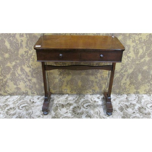 1289 - A small 19th century mahogany side/sofa table fitted with two real and two dummy frieze drawers, rai... 