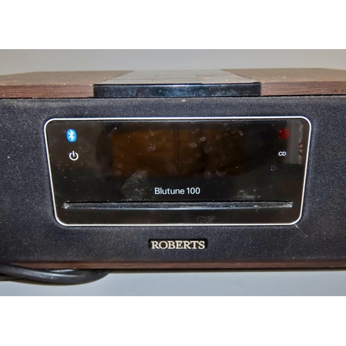 650 - A Roberts Blutune 100 Bluetooth DAB/CD Radio.