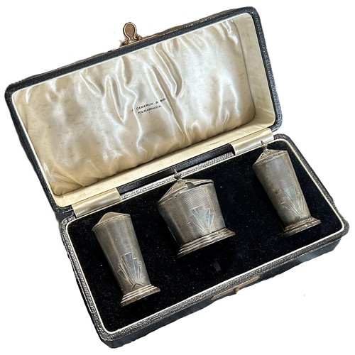 312 - A mixed selection of silver including a case Christening spoon, a cased condiment set, case teaspoon... 