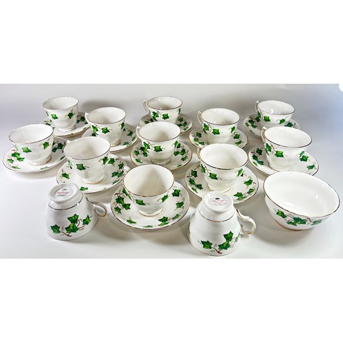 16 - A collection Colclough Ivy pattern dinner and tea wares, graduated plates, tureens, sauce boat, 12 c... 