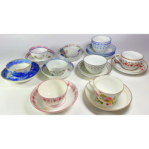 46 - An interesting collection of early 19th century Newhall teacups and saucers, tea bowls, etc, various... 