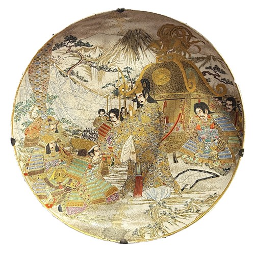 74 - Japanese export charger depicting ceremonial characters in landscape (af)