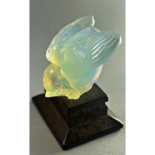 186 - Two Sabino glass doves one perched on a wood plinth, the other on a pebble, both 5cm high appro