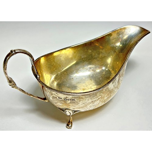 221 - A Walker & Hall silver gravy boat, Sheffield, 1921, 3.2oz