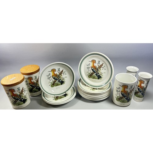 111 - A quantity of Portmeirion Birds of Britain series table ware depicting the Hoopoe bird to include si... 