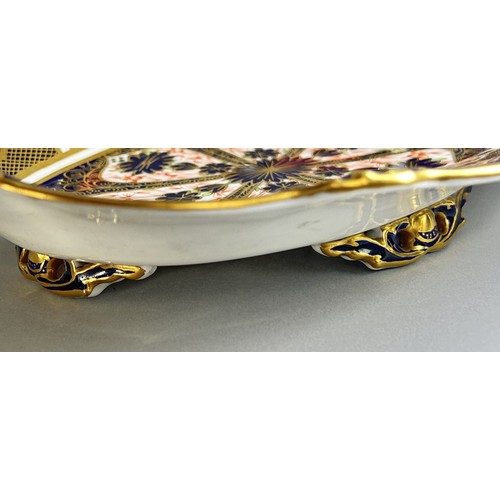 123 - Royal Crown Derby - footed oval dish with shaped rim, acorn handles cigar pattern 29 cm (one foot af... 