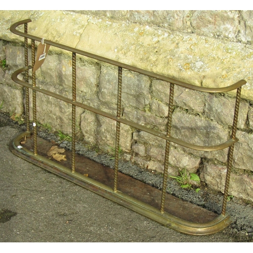 1046 - A 19th century  brass fire fender with spiral twist open vertical rails, 47 cm high x 90 cm wide