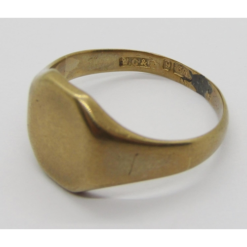 329 - 9ct signet ring, maker 'W.G&S', size T/U, 6.1g (solder repair)