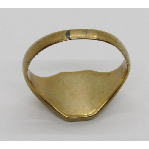 329 - 9ct signet ring, maker 'W.G&S', size T/U, 6.1g (solder repair)