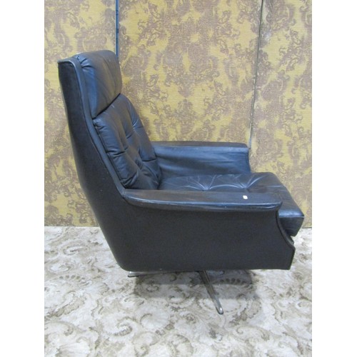 1112 - A retro swivel lounge chair with swept arms, button back and loose seat cushion raised on a four pro... 