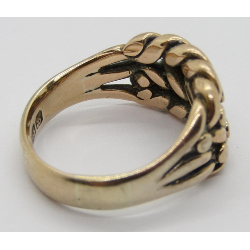 353 - 9ct keeper ring, maker 'L&W', Chester 1902, size L/M, 5.8g