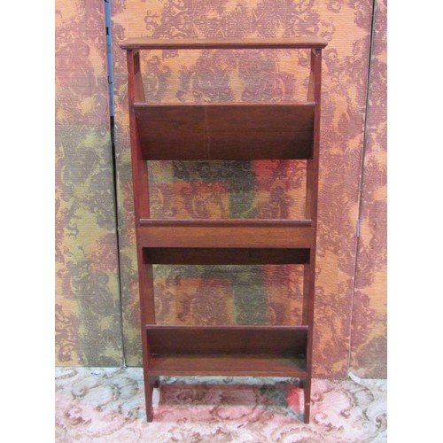 1304 - A small Arts & Crafts oak free standing bookcase with pierced detail and shaped supports, 104cm high... 