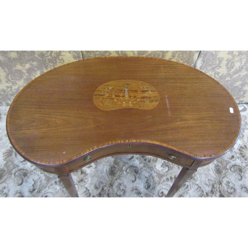 1251 - An inlaid Edwardian mahogany kidney shaped side table with frieze drawer raised on square tapered le... 