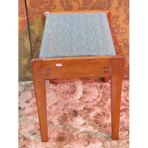 1186 - A vintage craftsman made oak dressing stool in the Cotswold School style with through jointed seat r... 