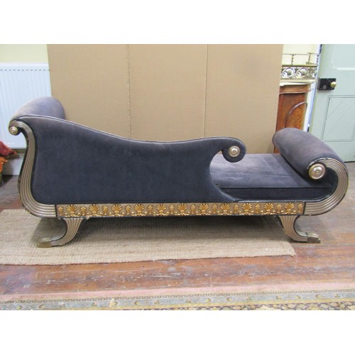 1394 - A good quality Regency style day bed with carved and moulded show wood frame, raised on four sabre s... 