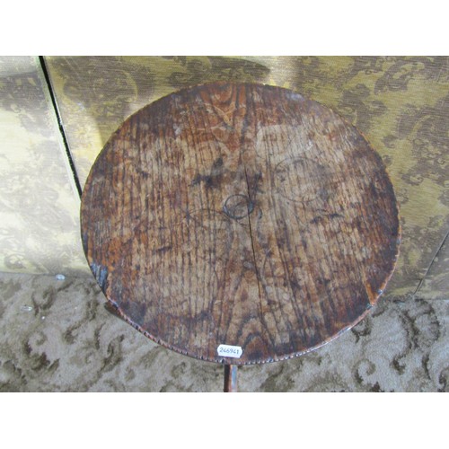 1433 - A small George III country oak occasional tripod table, 38cm diameter