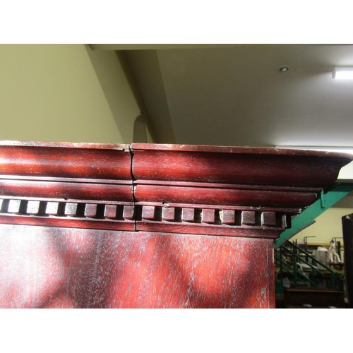 1467 - A Georgian mahogany chest on chest of six long and two short graduated drawers set beneath a dentil ... 