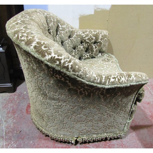 1532 - A mid 20th century button back tub chair with upholstered finish