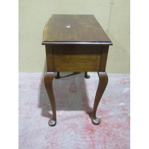 1542 - A mahogany side table on cabriole legs, the drawers fitted to accept cutlery, 78cm wide