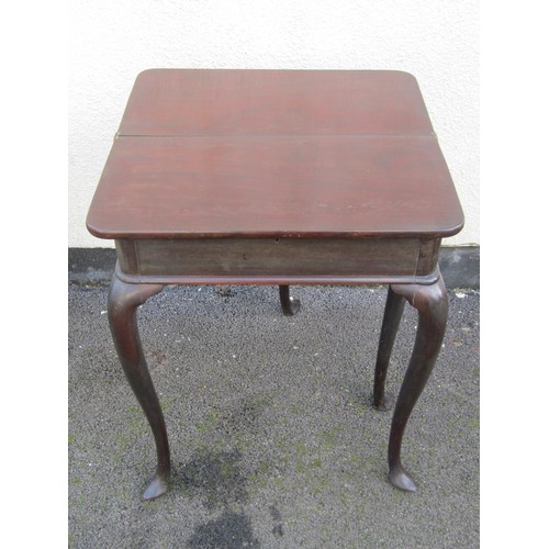 1481 - A small mid-Georgian period fold over top tea table raised on four shaped supports with pointed toes... 