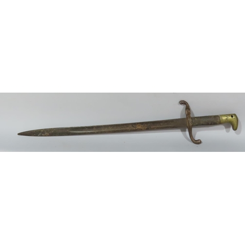 538 - An early 20th century bayonet, 58.5cm long