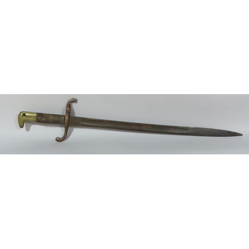 538 - An early 20th century bayonet, 58.5cm long