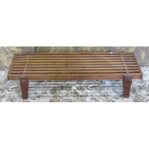 1138 - In the Cotswolds school style, a large slatted footstool / luggage stand, 24 cm high x 108 cm x 36 c... 