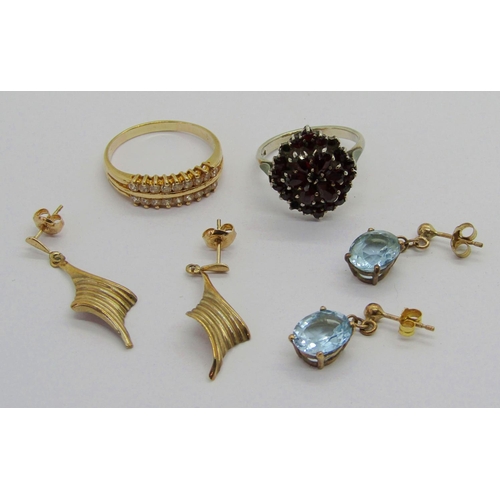 372 - Collection of jewellery to include a 14ct colourless stone dress ring, a heavy white metal curb link... 