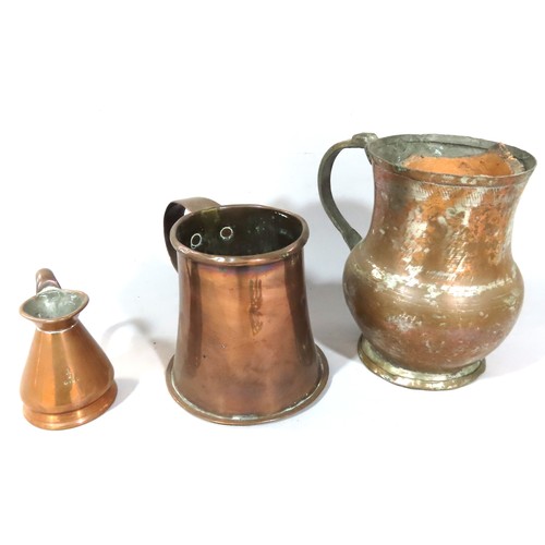 552 - A mixed selection of vintage copper, including a lantern, kettles, grain scoop, pitcher, measure etc