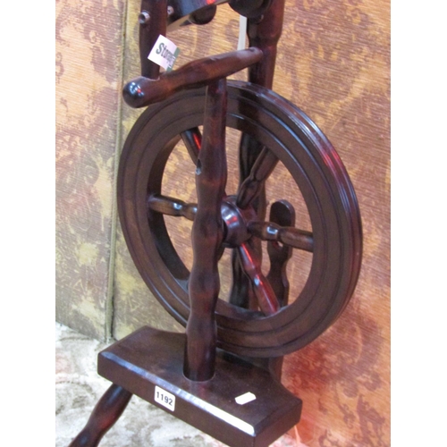 1192 - A small traditional stained beechwood spinning wheel