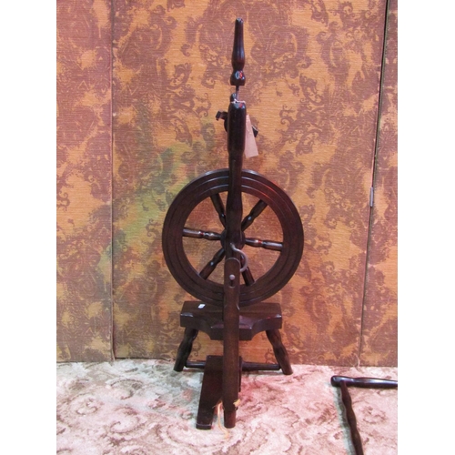 1192 - A small traditional stained beechwood spinning wheel