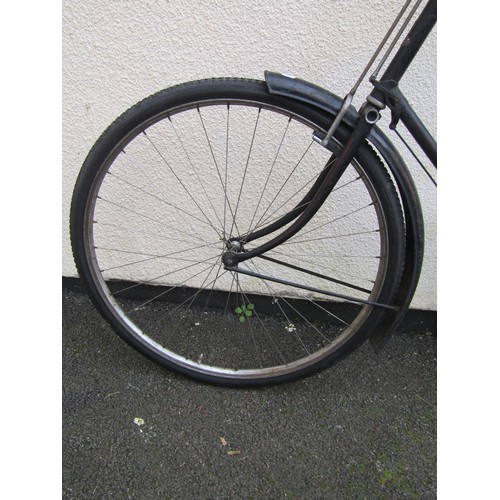 1590 - An early-mid 20th century bicycle with black lacquered / painted livery.