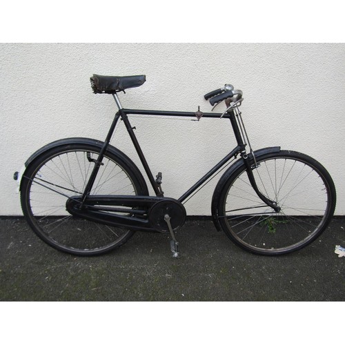 1590 - An early-mid 20th century bicycle with black lacquered / painted livery.