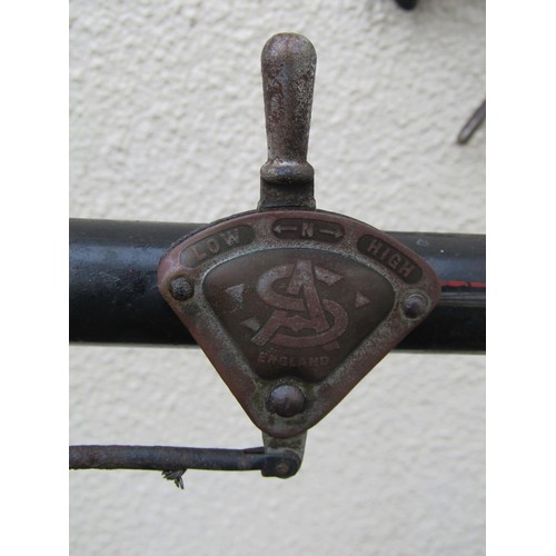 1590 - An early-mid 20th century bicycle with black lacquered / painted livery.