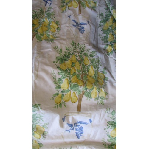 754 - A pair of good quality lined curtains in a Lemon Tree & Bluebird pattern - 220cm long x 400cm wide