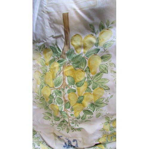 754 - A pair of good quality lined curtains in a Lemon Tree & Bluebird pattern - 220cm long x 400cm wide