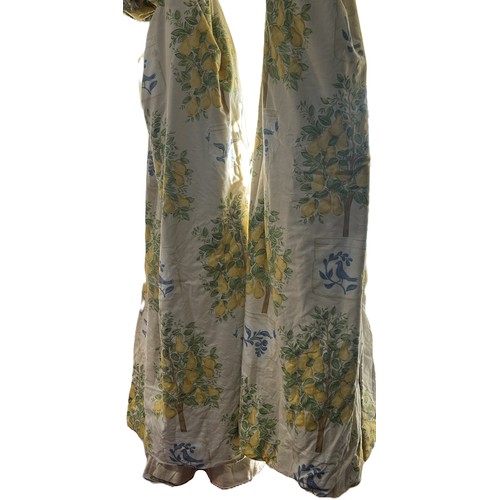 754 - A pair of good quality lined curtains in a Lemon Tree & Bluebird pattern - 220cm long x 400cm wide