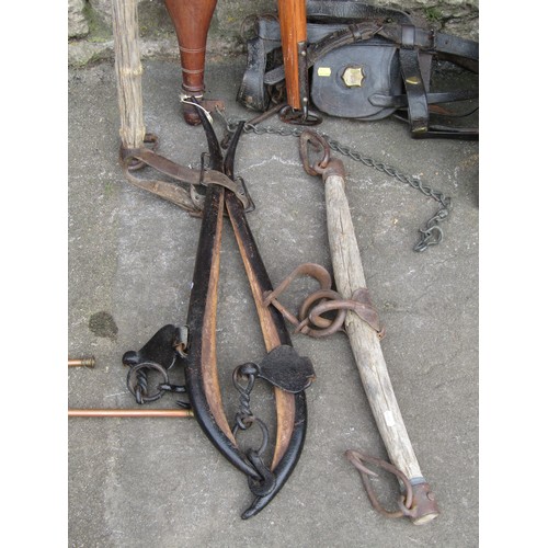 1087 - A collection of vintage items to include a pair of hames, yoke, heavy horse harness, two copper coac... 