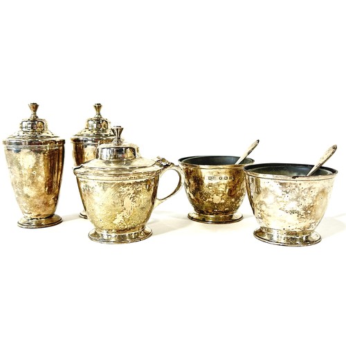 207 - A cased George VI silver condiment set comprising two peppers, two salts and a mustard pot, Sheffiel... 